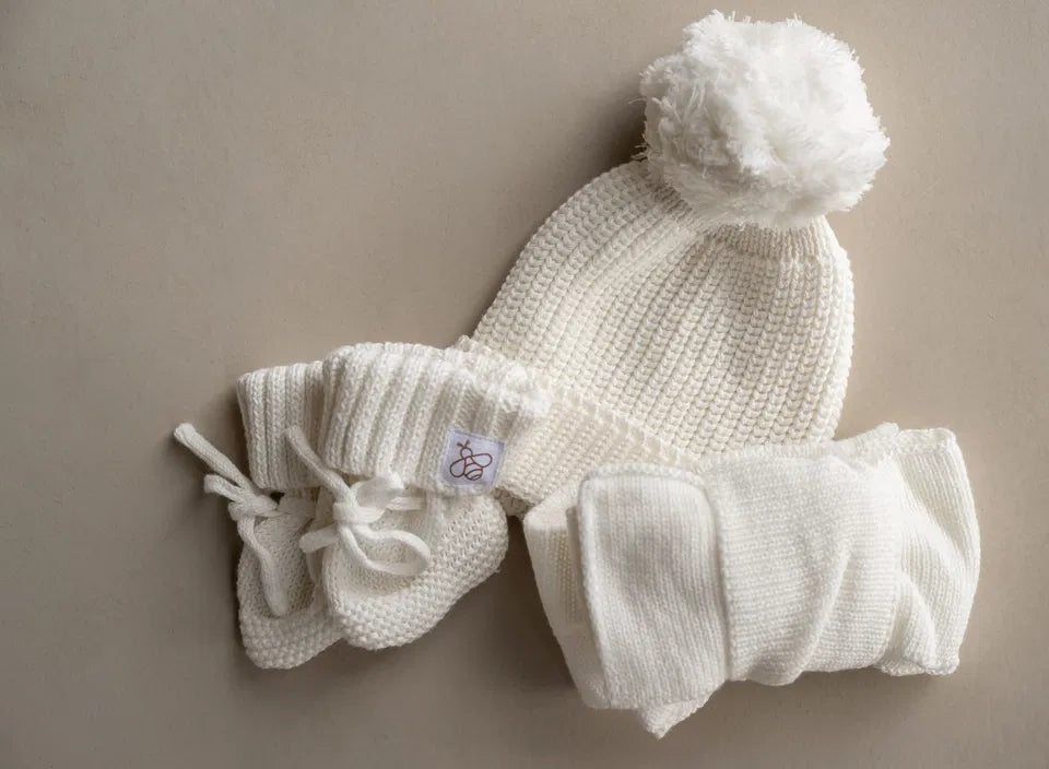 Newborn soft knit booties and hat set in white with pompom, Bow Bootie Set for babies 0-3 months