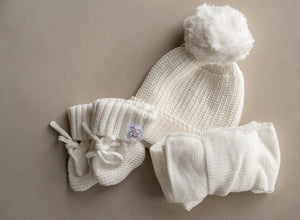 Newborn soft knit booties and hat set in white with pompom, Bow Bootie Set for babies 0-3 months